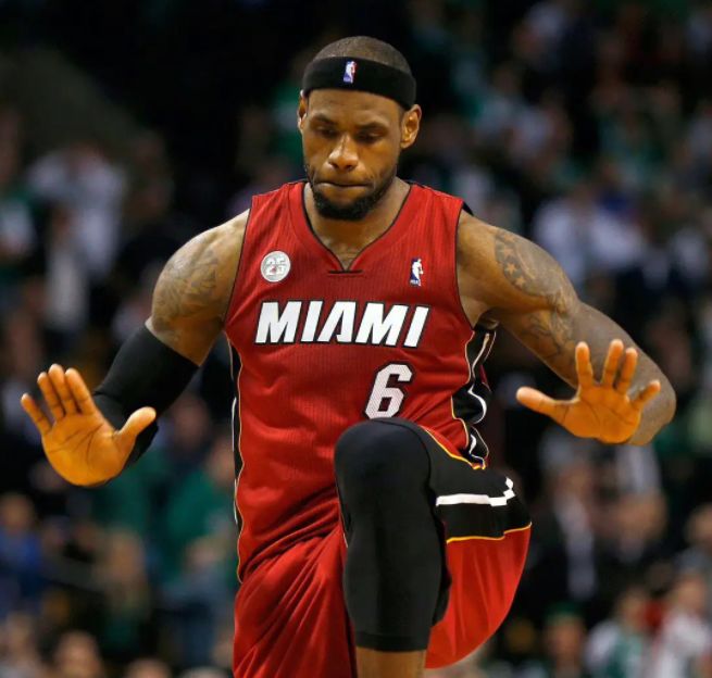 开云体育APP注册登录-包含詹姆斯重返赛场，比赛规则变更首场状态出色，热火观众沸腾！再创辉煌时刻的词条