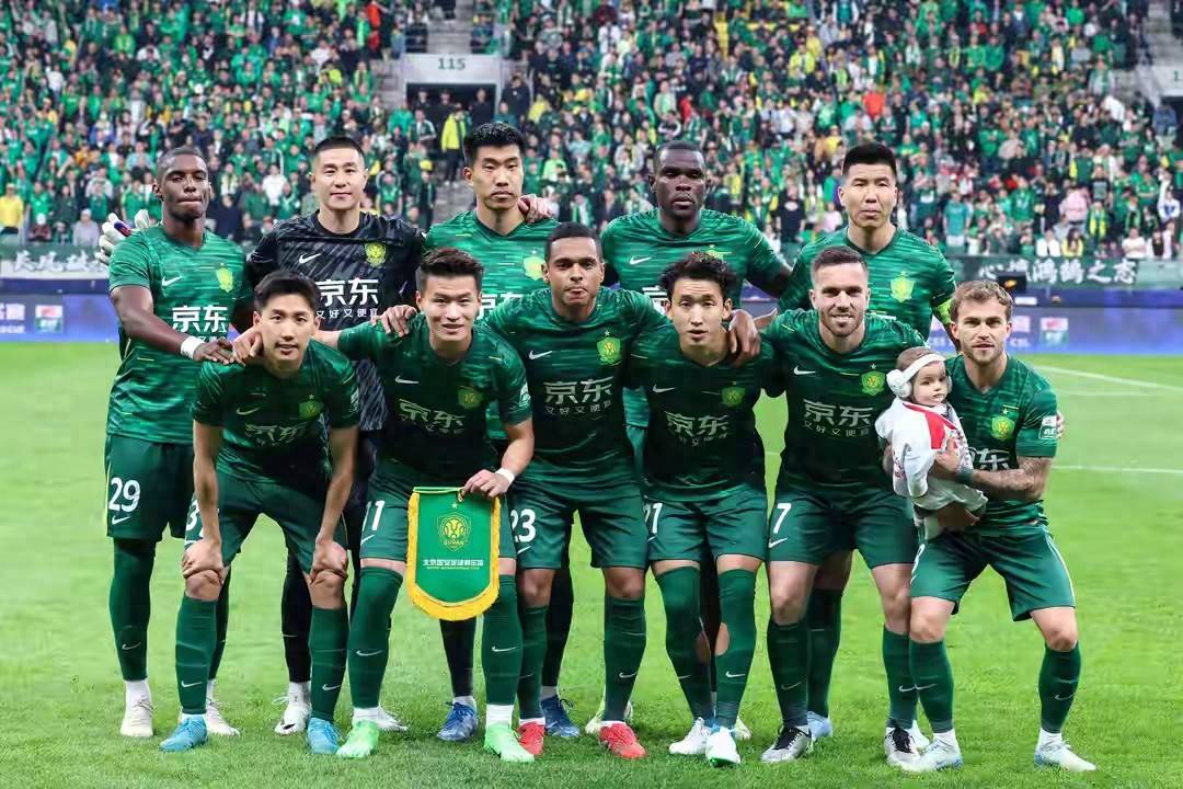 开云体育iOS版下载-北京国安训练开放日，今晨复出首秀引欢呼，英超在即，球探报告显示潜力(训练管理部沈跃进简历)